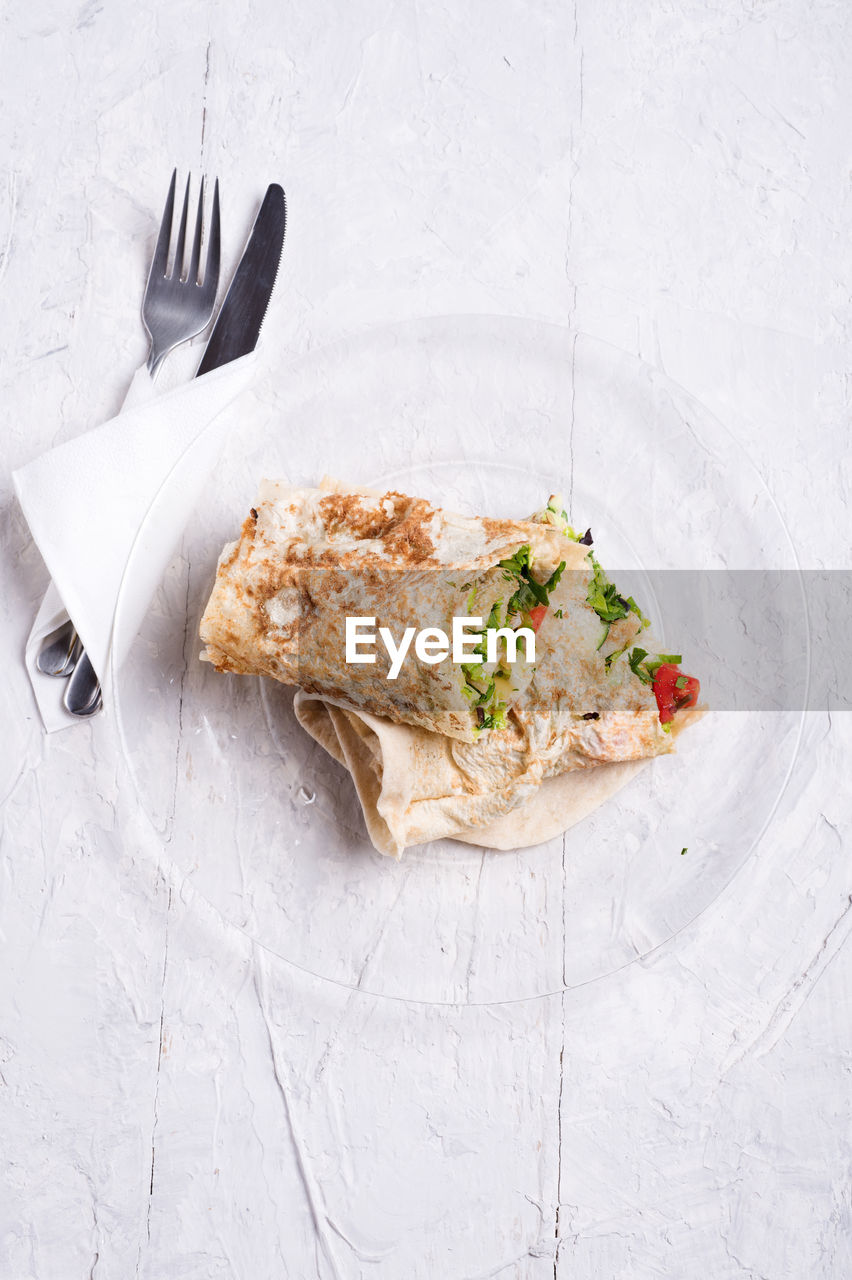 HIGH ANGLE VIEW OF FOOD SERVED ON TABLE