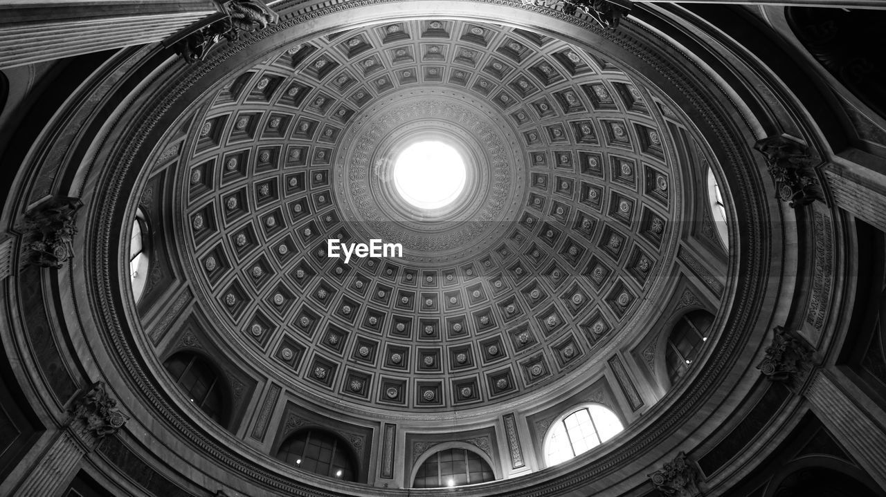 LOW ANGLE VIEW OF CEILING OF HISTORICAL BUILDING