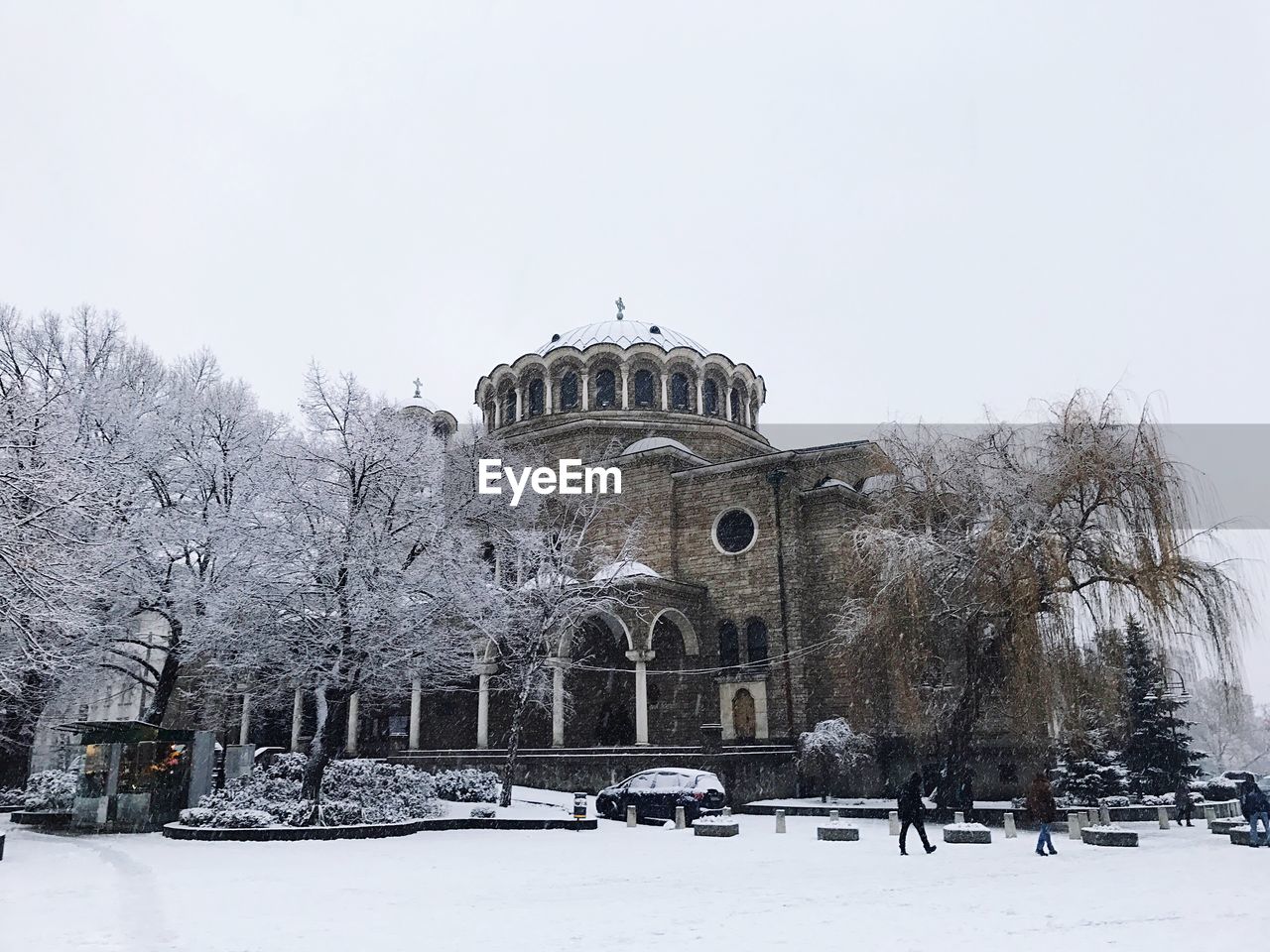 VIEW OF BUILDING IN WINTER SEASON