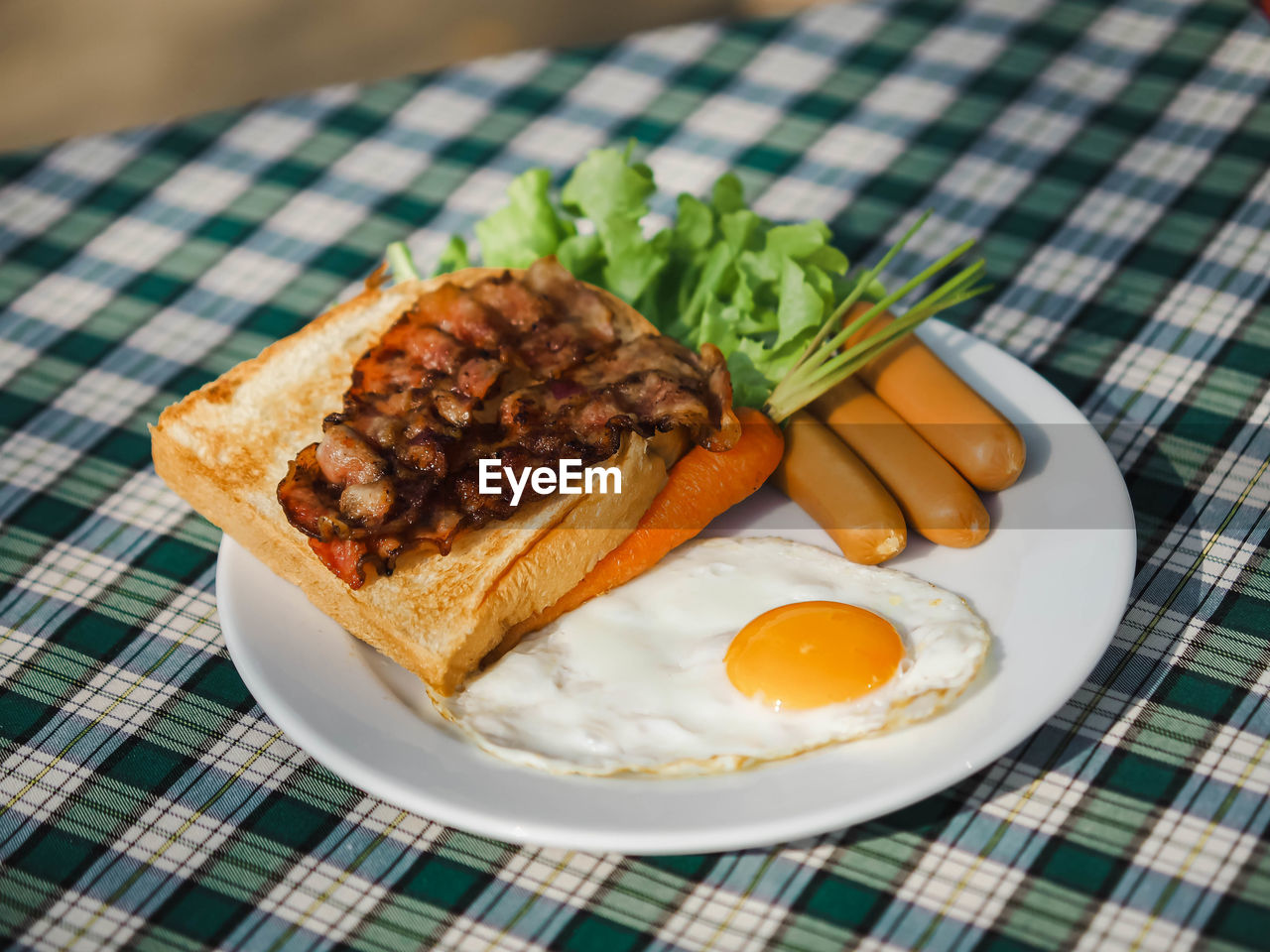 Close-up of food
breakfast bacon toasted bread , sausage ,eggs and vegetable  ,lunch time 