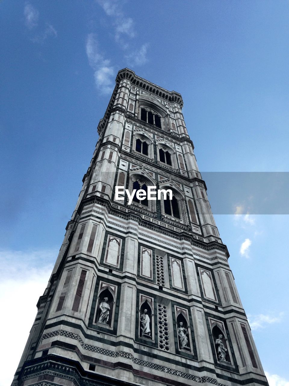 LOW ANGLE VIEW OF A BUILDING AGAINST SKY