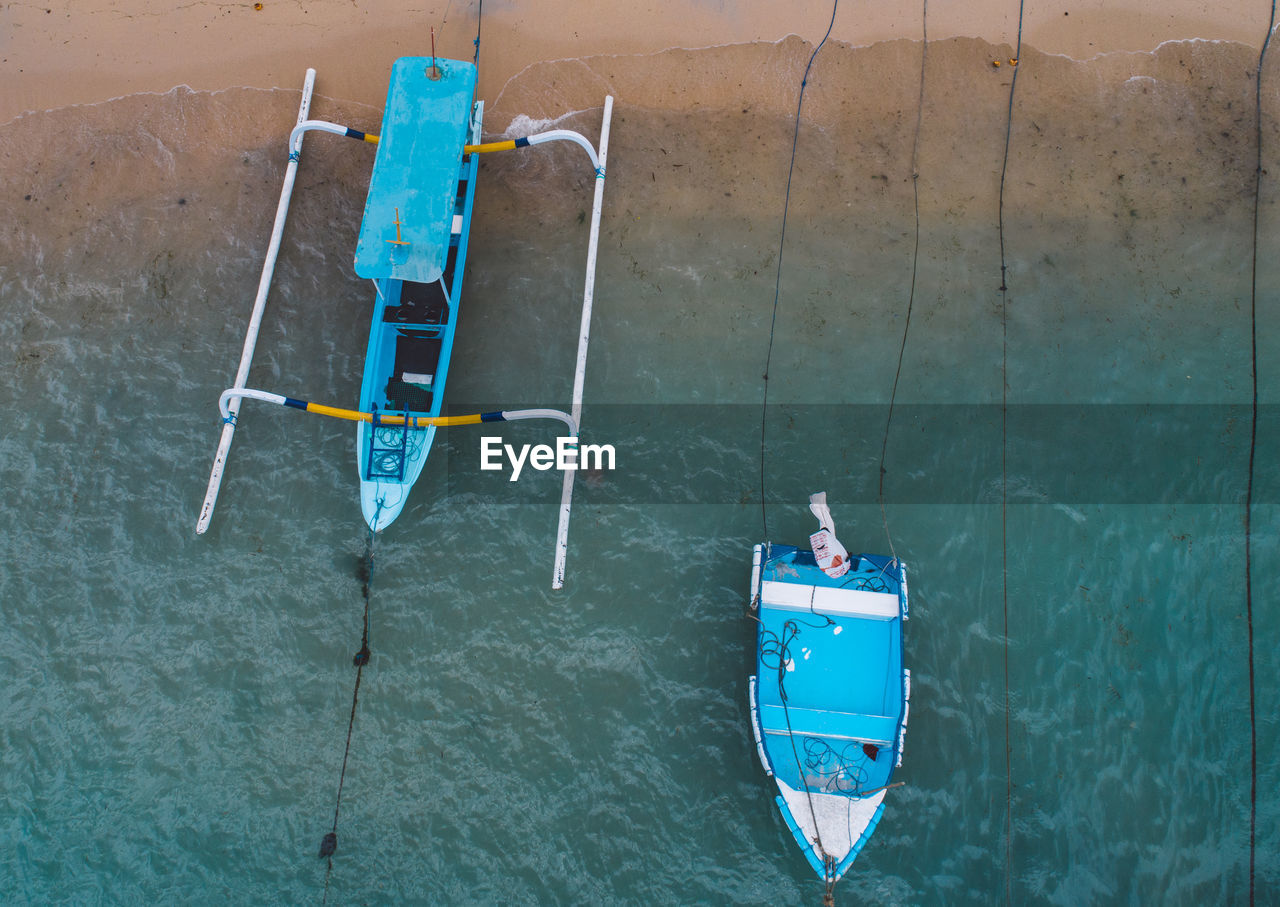 HIGH ANGLE VIEW OF MEN IN SEA