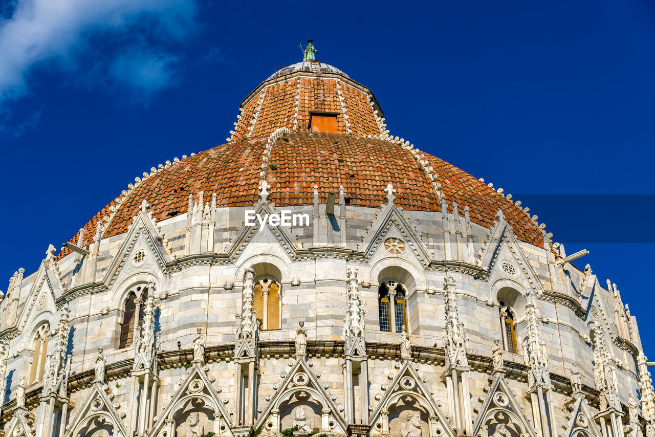 LOW ANGLE VIEW OF TEMPLE BUILDING AGAINST BLUE SKY