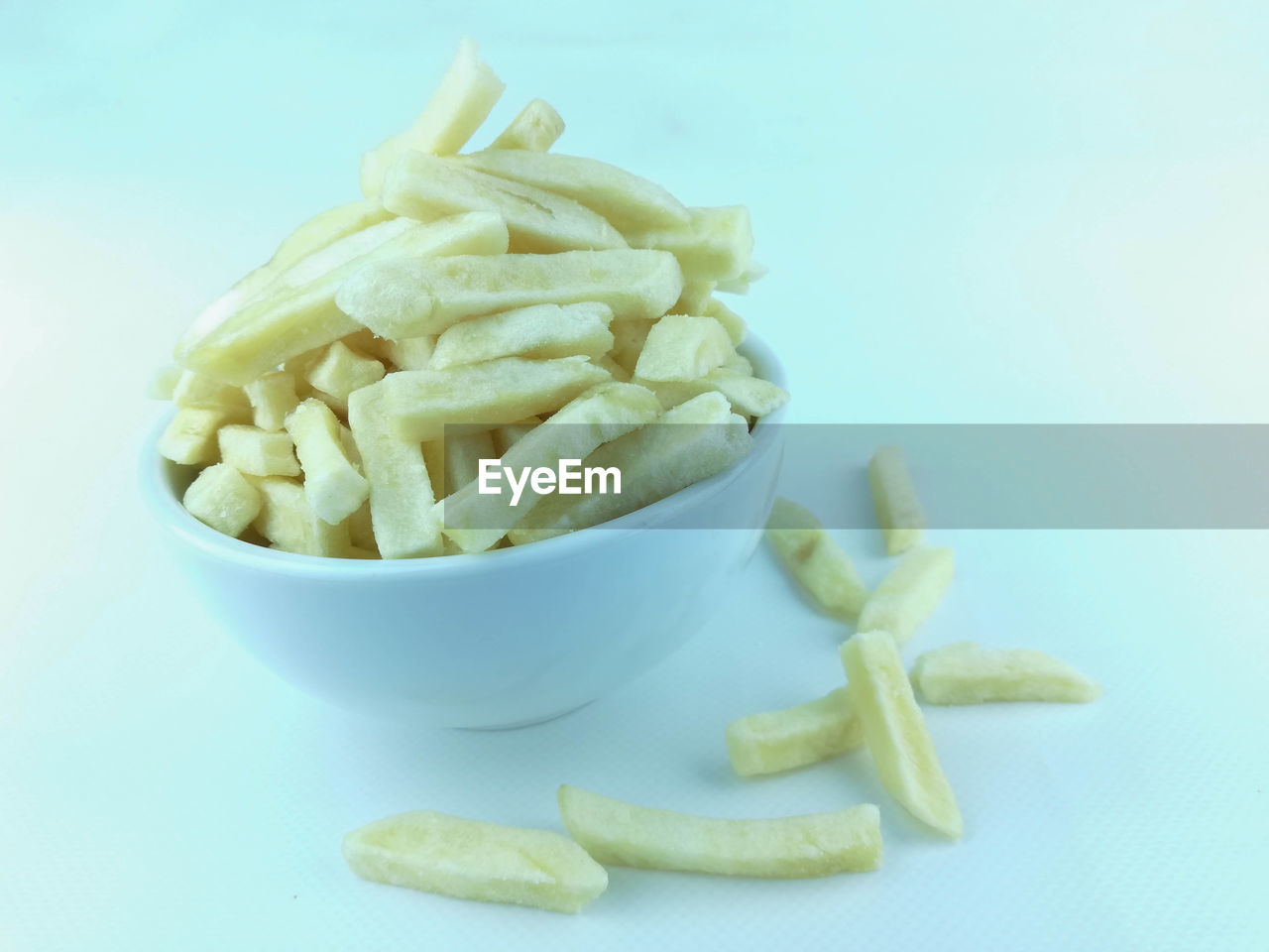 CLOSE-UP OF FRIES WITH VEGETABLES