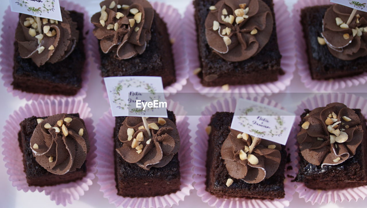 HIGH ANGLE VIEW OF CHOCOLATE CAKE IN KITCHEN