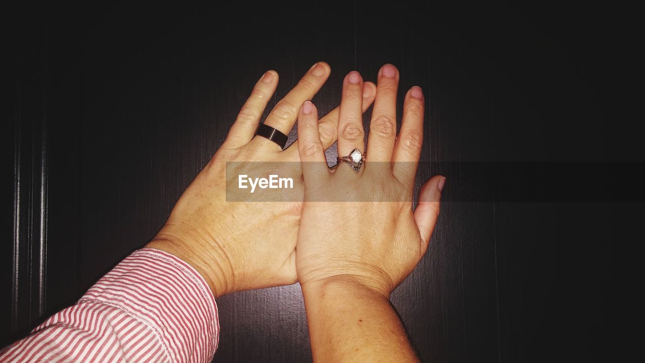 CLOSE-UP OF WOMAN HAND WITH TATTOO