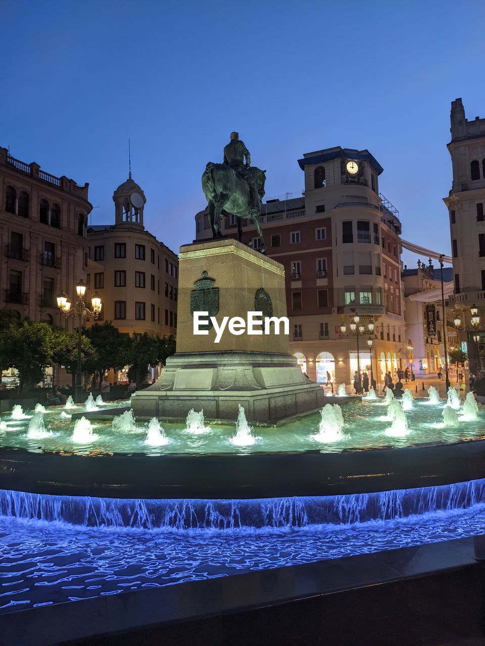 STATUE OF BUILDING AT NIGHT