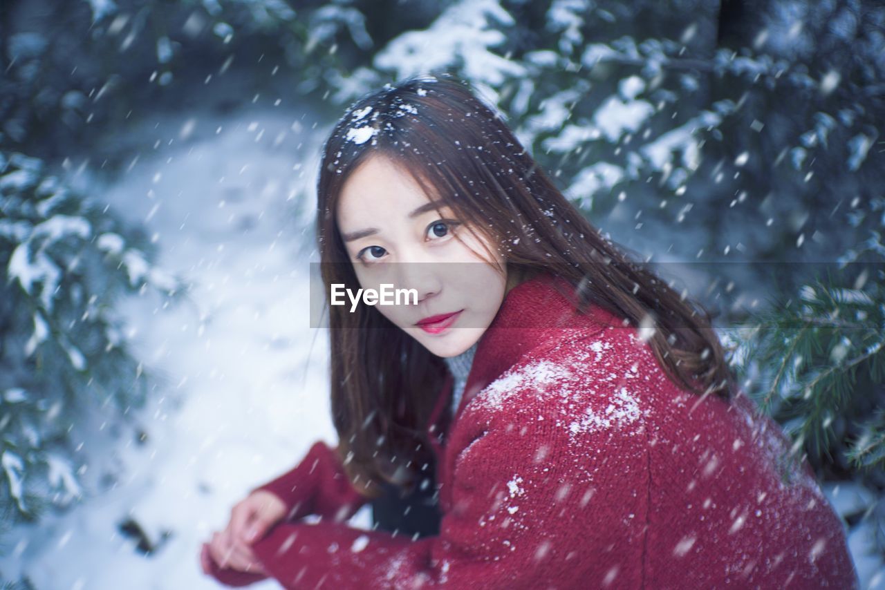 Portrait of a smiling young woman in winter