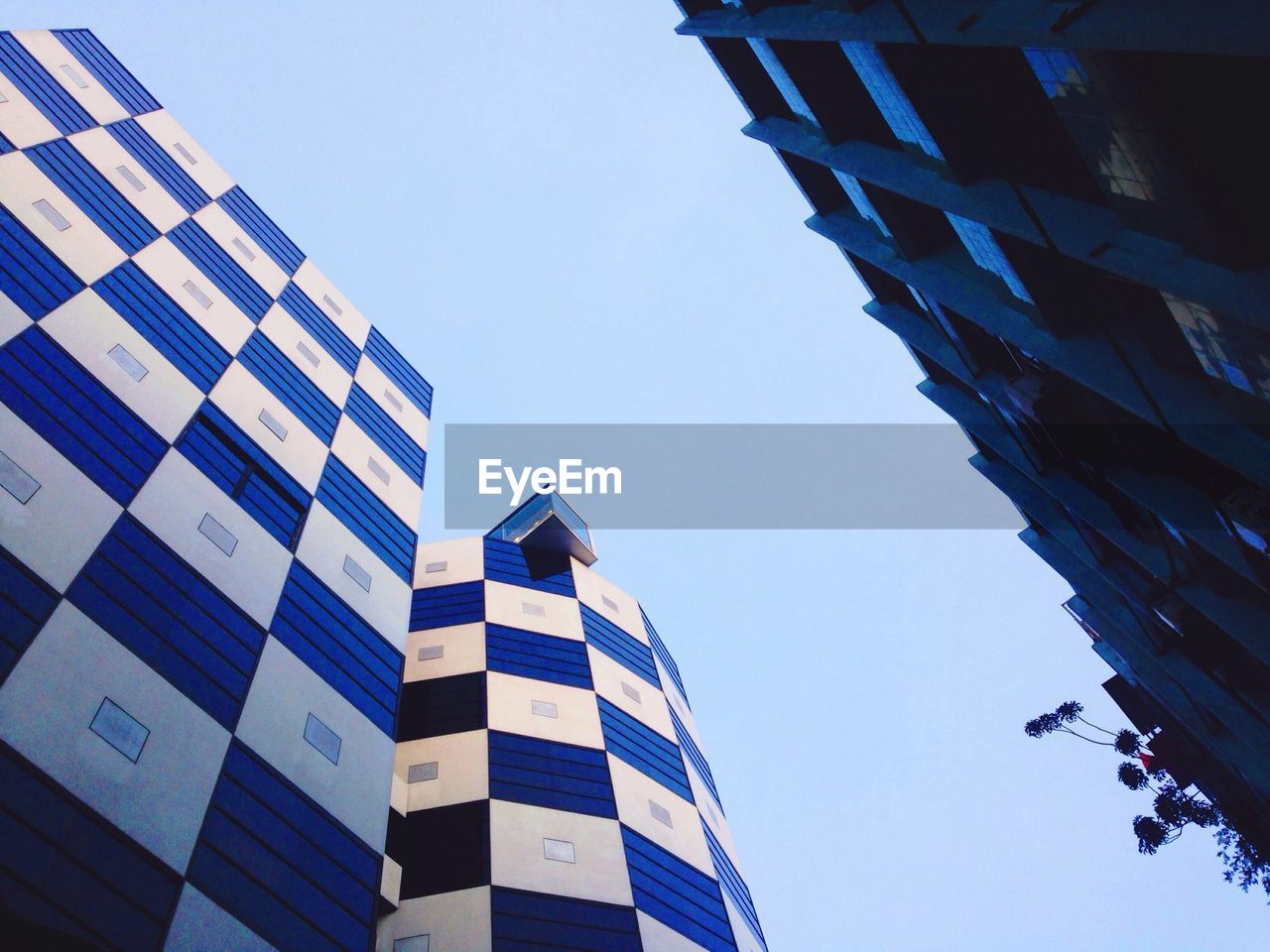 LOW ANGLE VIEW OF MODERN BUILDINGS AGAINST CLEAR SKY