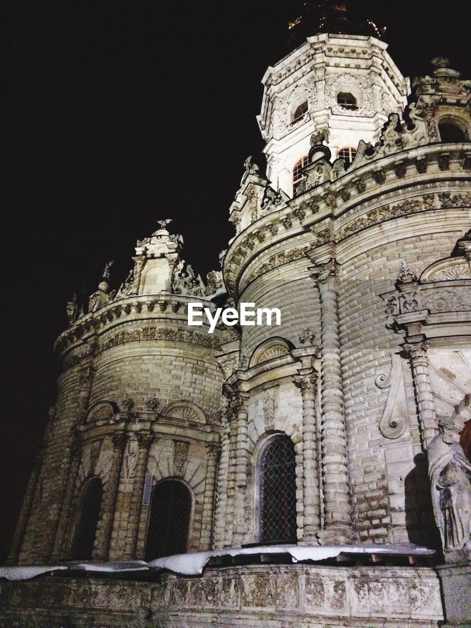 LOW ANGLE VIEW OF CATHEDRAL AGAINST SKY