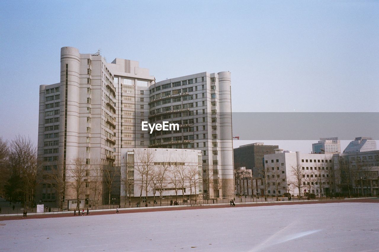 BUILDINGS AGAINST SKY IN CITY