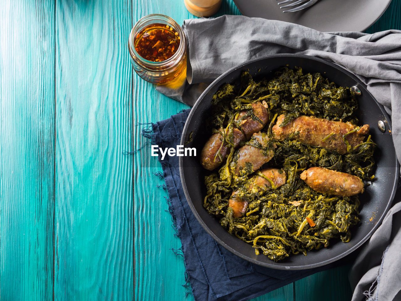 HIGH ANGLE VIEW OF FOOD SERVED ON TABLE