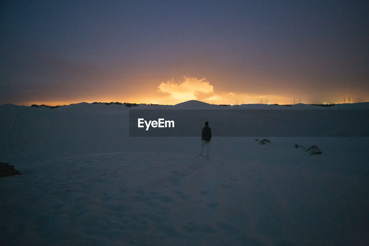 SILHOUETTE PEOPLE ON MOUNTAIN AGAINST SKY DURING SUNSET