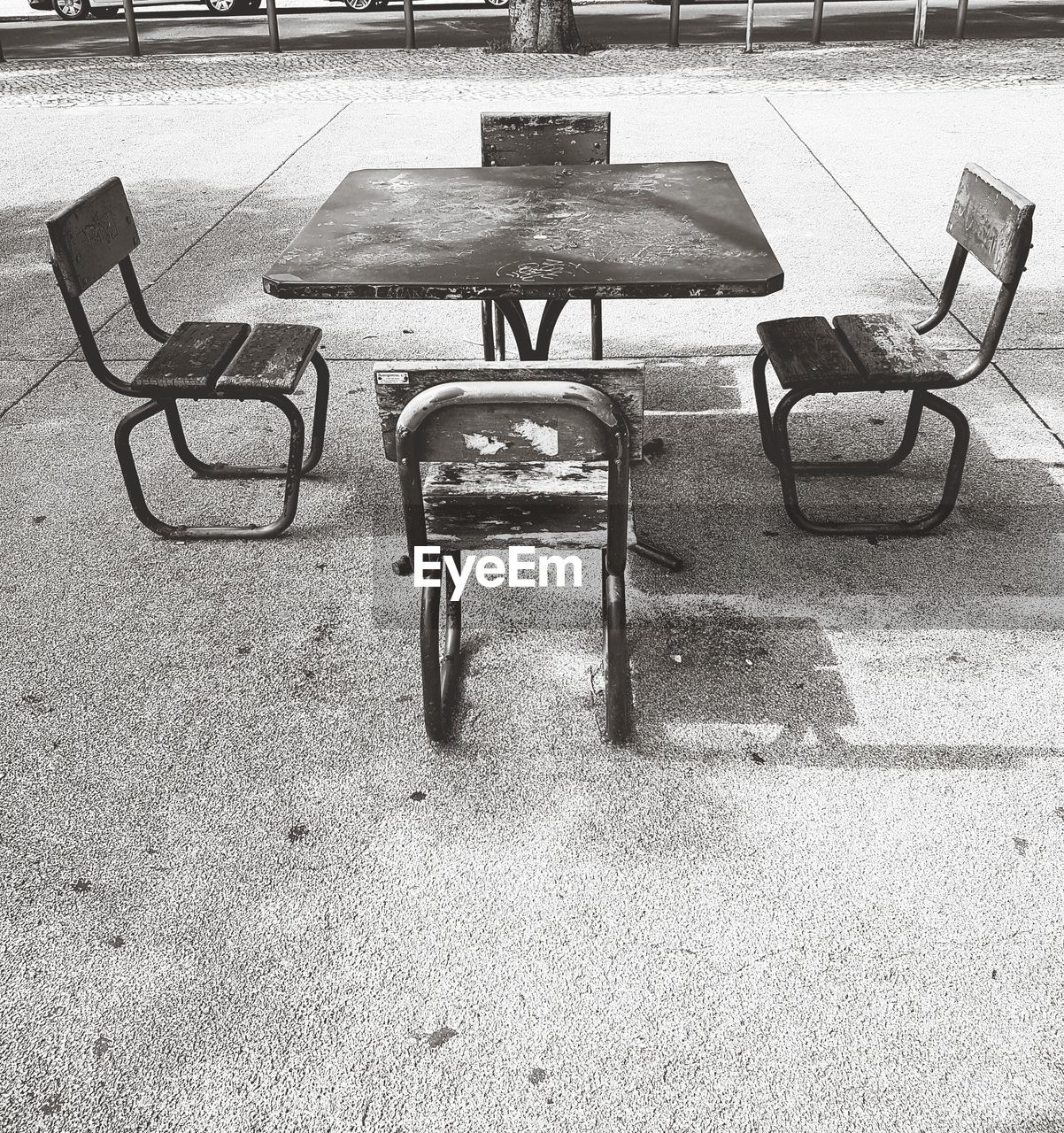 EMPTY CHAIRS AND TABLE ON FLOOR