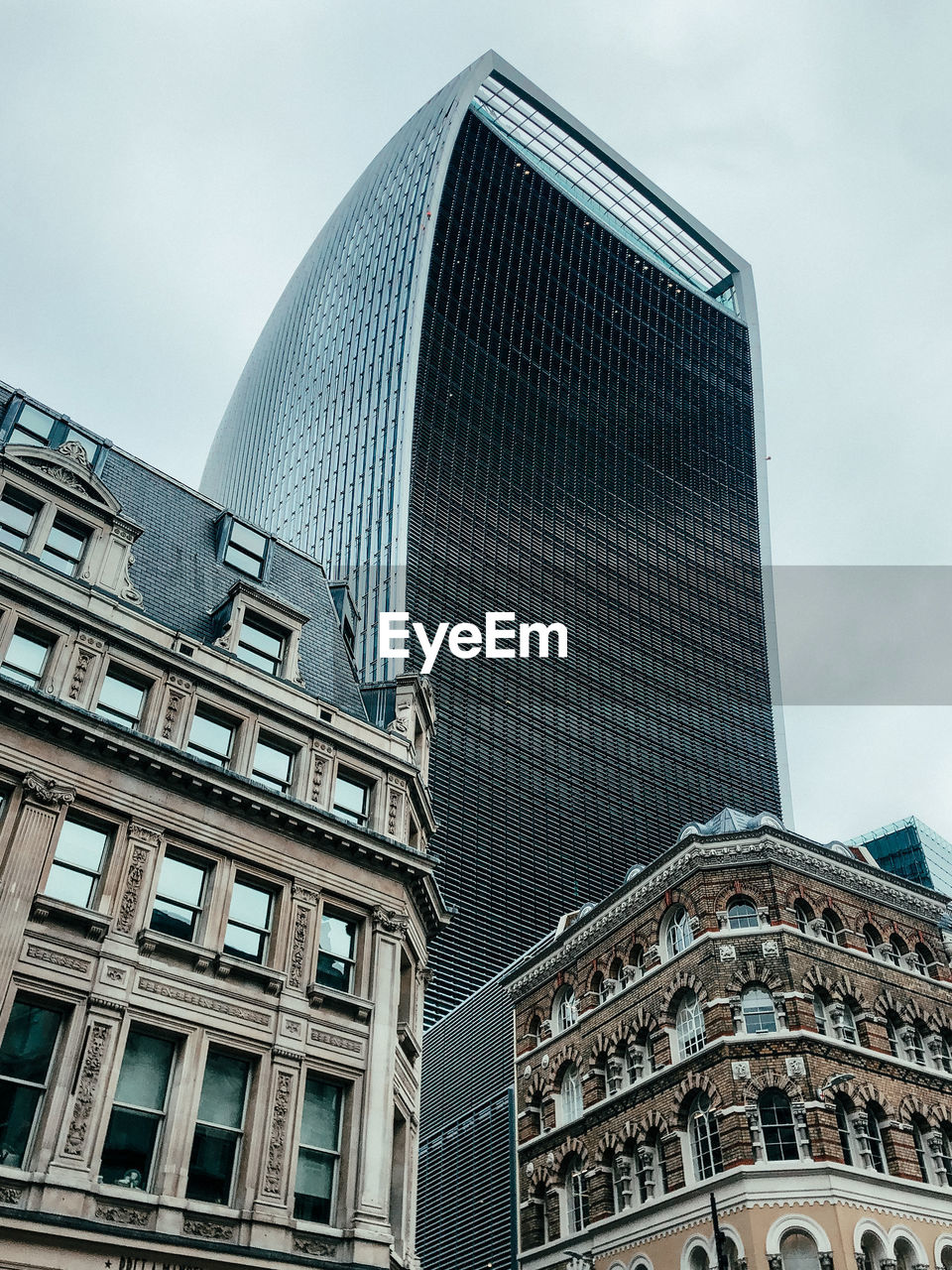 LOW ANGLE VIEW OF BUILDINGS AGAINST SKY