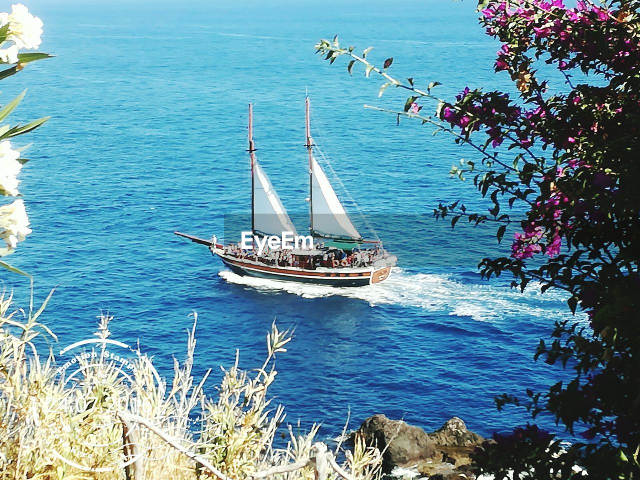 VIEW OF BOATS IN SEA