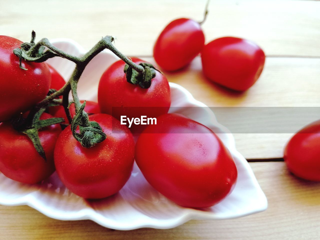 CLOSE-UP OF CHERRIES IN CONTAINER