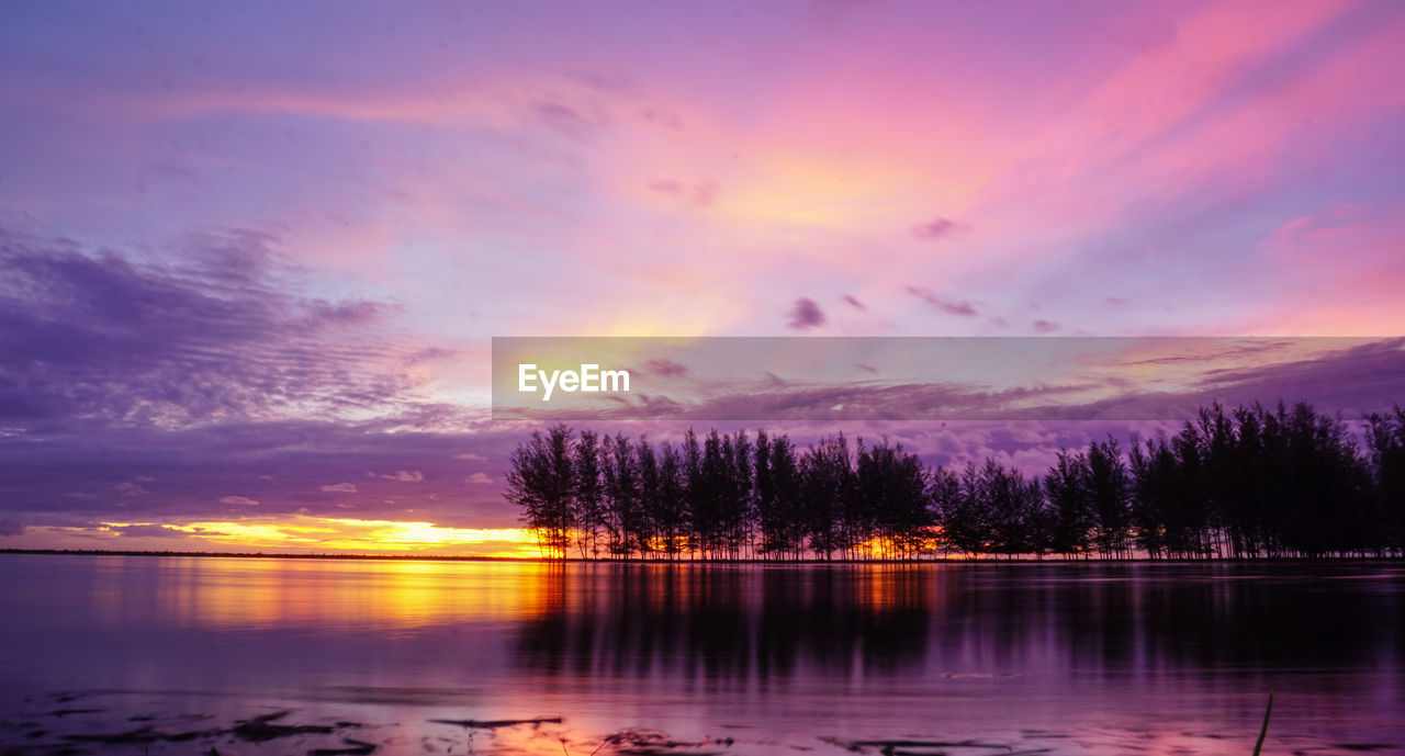 SCENIC VIEW OF LAKE AGAINST ORANGE SKY