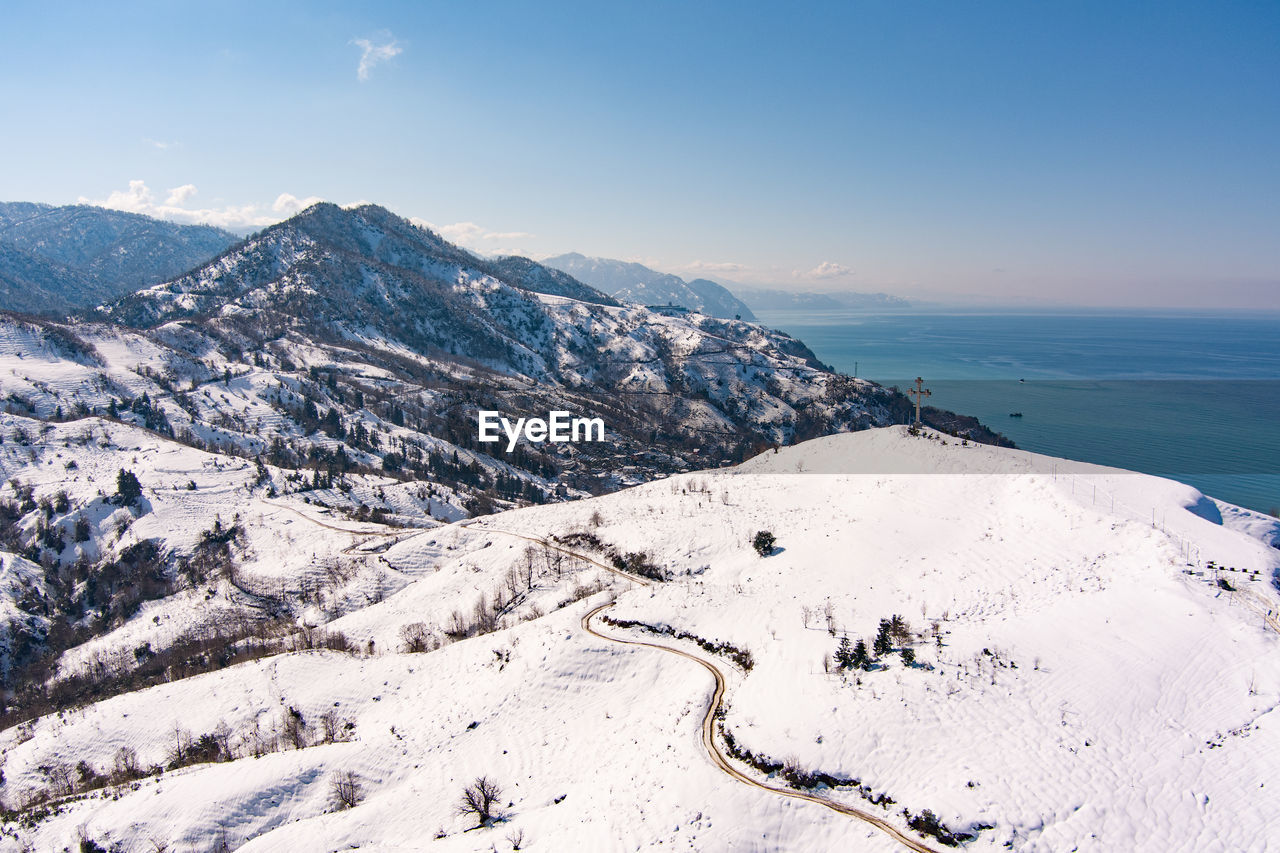 SCENIC VIEW OF SNOWCAPPED MOUNTAINS AGAINST SKY