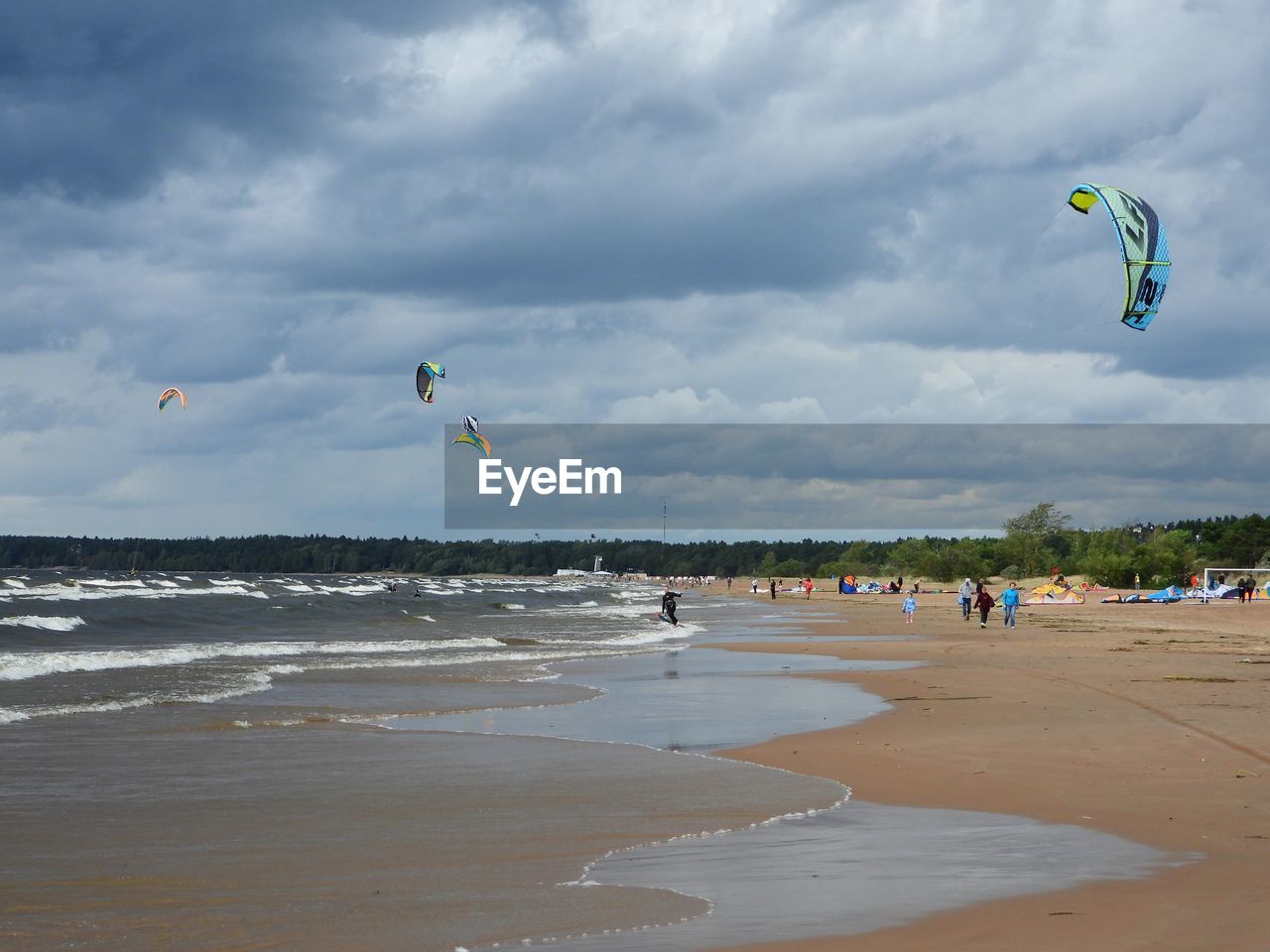 PEOPLE ON BEACH