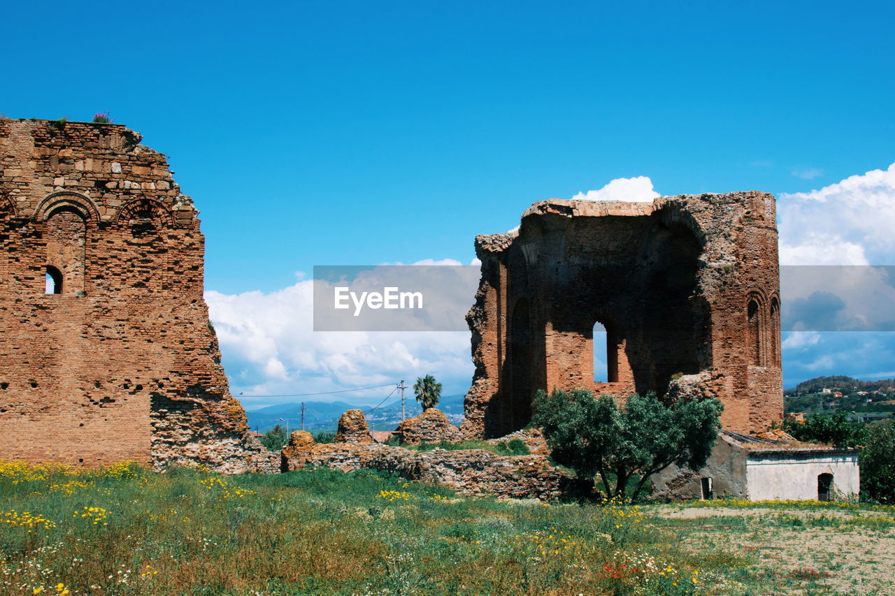 OLD RUINS OF BUILDING