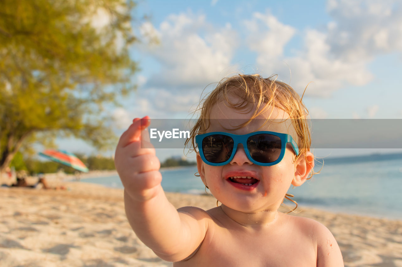 PORTRAIT OF BOY WEARING SUNGLASSES