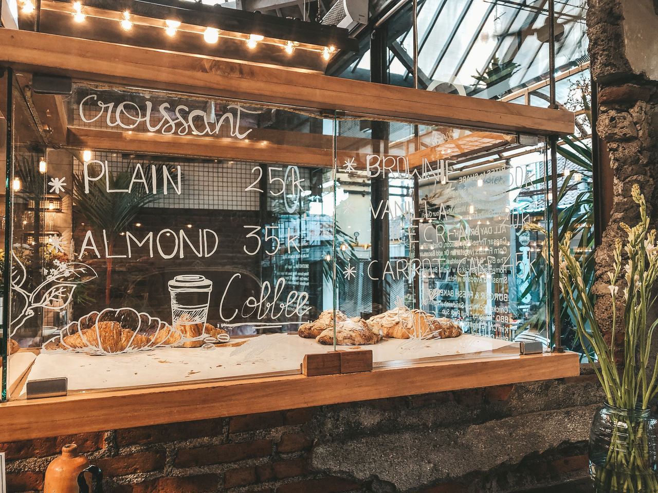 INFORMATION SIGN IN RESTAURANT