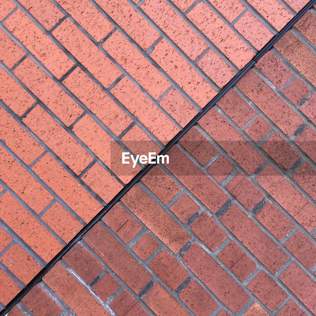 CLOSE-UP VIEW OF COBBLESTONE
