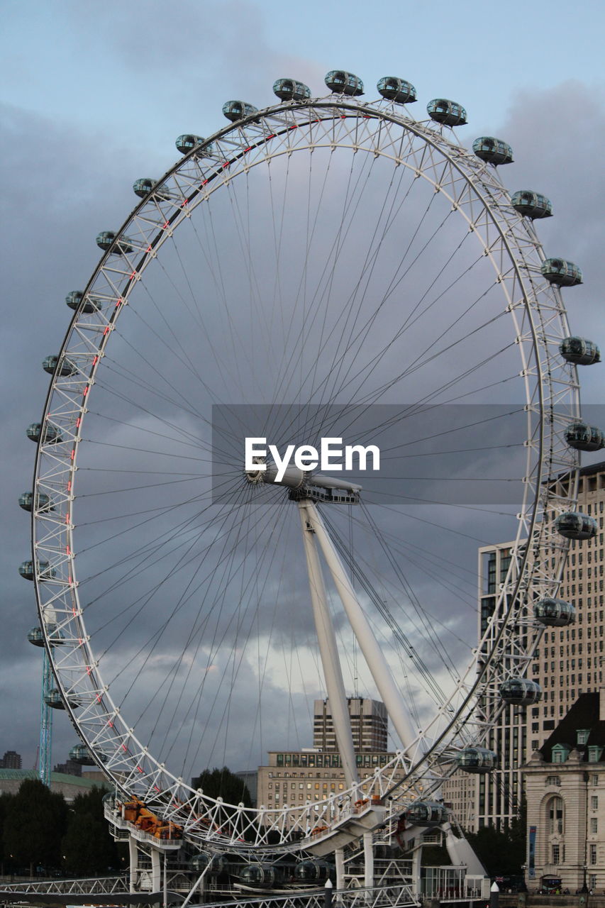 LOW ANGLE VIEW OF FERRIS WHEEL