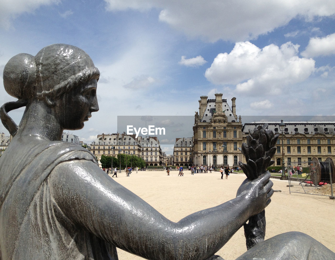 Statue of historical building against cloudy sky