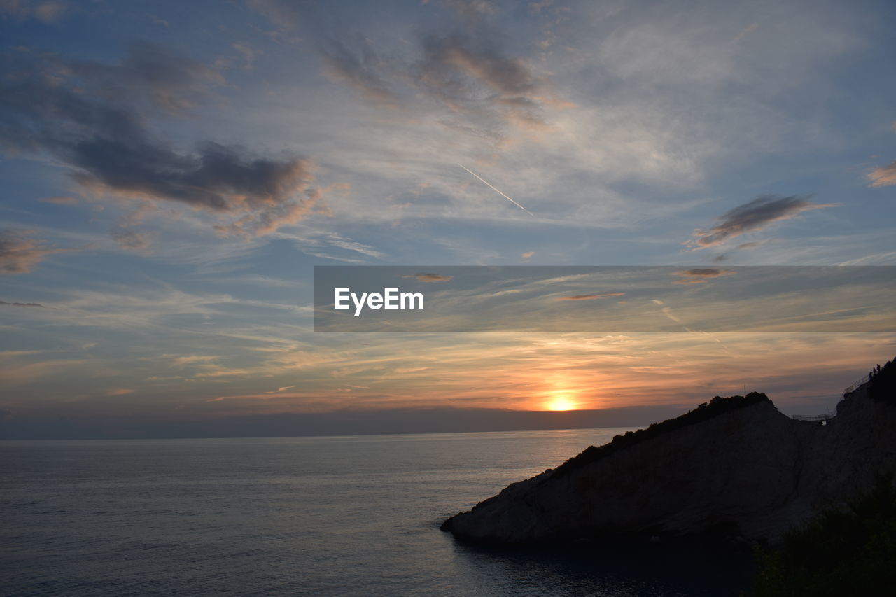 sky, water, sea, beauty in nature, scenics - nature, cloud, sunset, tranquility, nature, horizon, tranquil scene, horizon over water, coast, ocean, land, dawn, idyllic, no people, beach, seascape, outdoors, dramatic sky, afterglow, sunlight, evening, body of water, environment, rock, silhouette, shore, non-urban scene, bay, landscape, sun, reflection, travel destinations