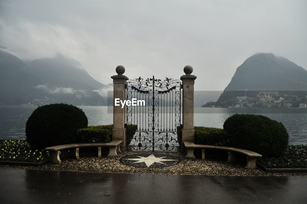 SCENIC VIEW OF LAKE AGAINST MOUNTAINS