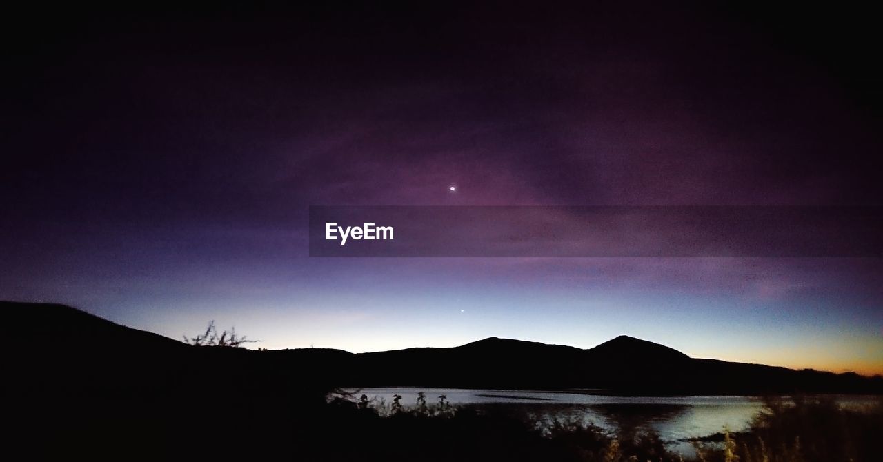 SCENIC VIEW OF SILHOUETTE MOUNTAIN AGAINST SKY AT NIGHT