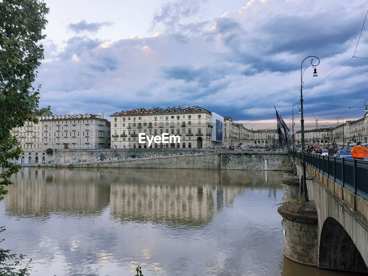 RIVER BY BUILDINGS AGAINST SKY