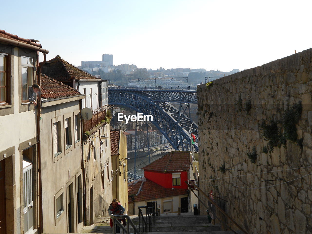 PANORAMIC VIEW OF PEOPLE IN CITY