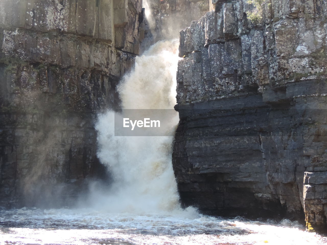 SCENIC VIEW OF WATER IN WATERFALL