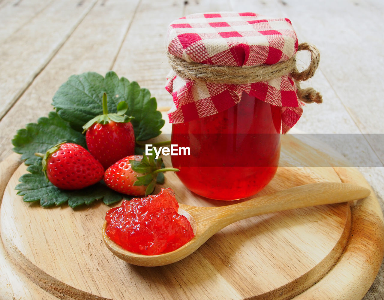 HIGH ANGLE VIEW OF STRAWBERRIES ON TABLE AT HOME