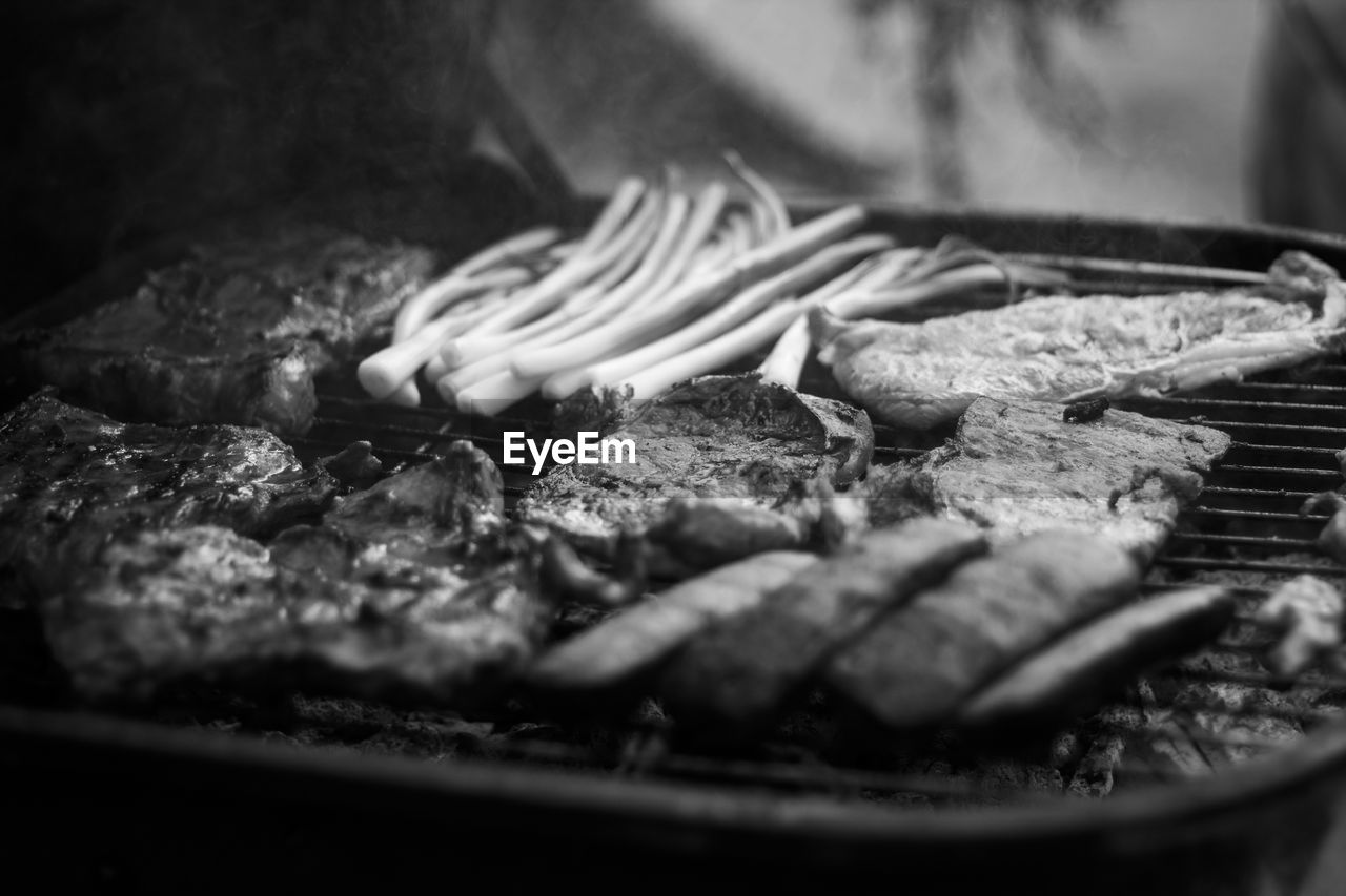 CLOSE-UP OF FOOD ON BARBECUE GRILL
