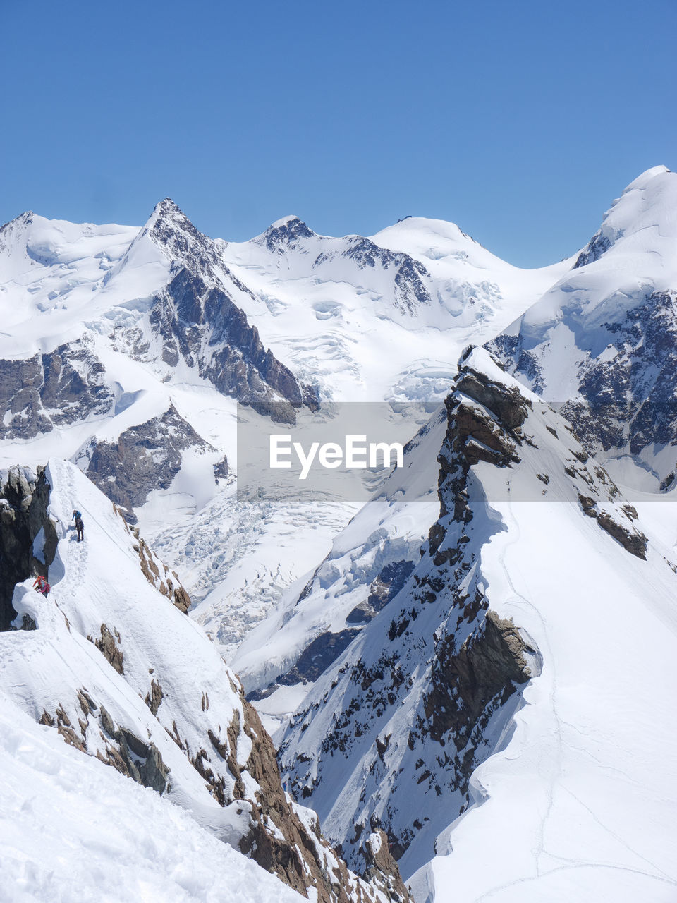 SCENIC VIEW OF SNOWCAPPED MOUNTAIN AGAINST SKY