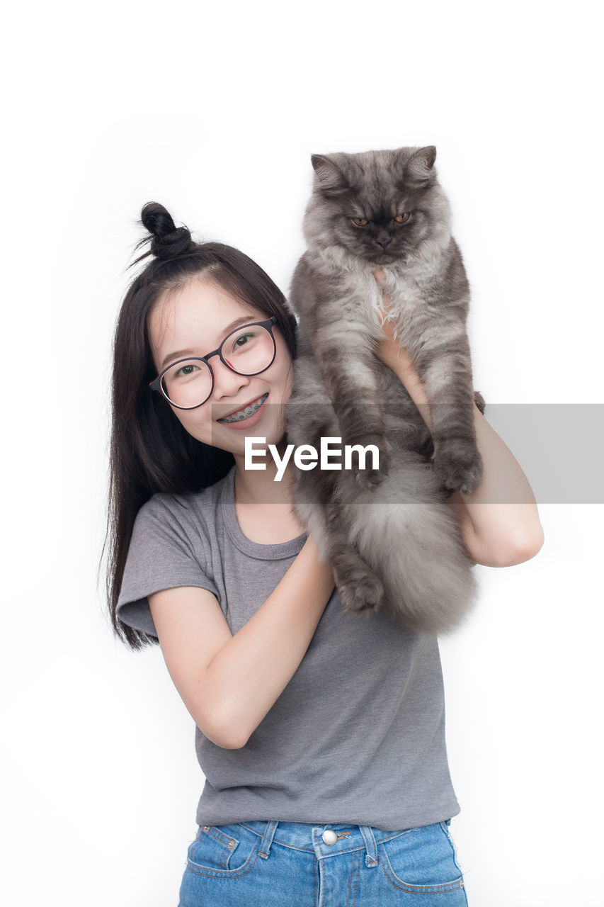 PORTRAIT OF SMILING YOUNG WOMAN WITH CAT