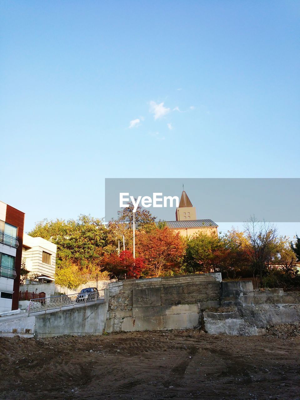 VIEW OF BUILT STRUCTURE AGAINST CLEAR BLUE SKY