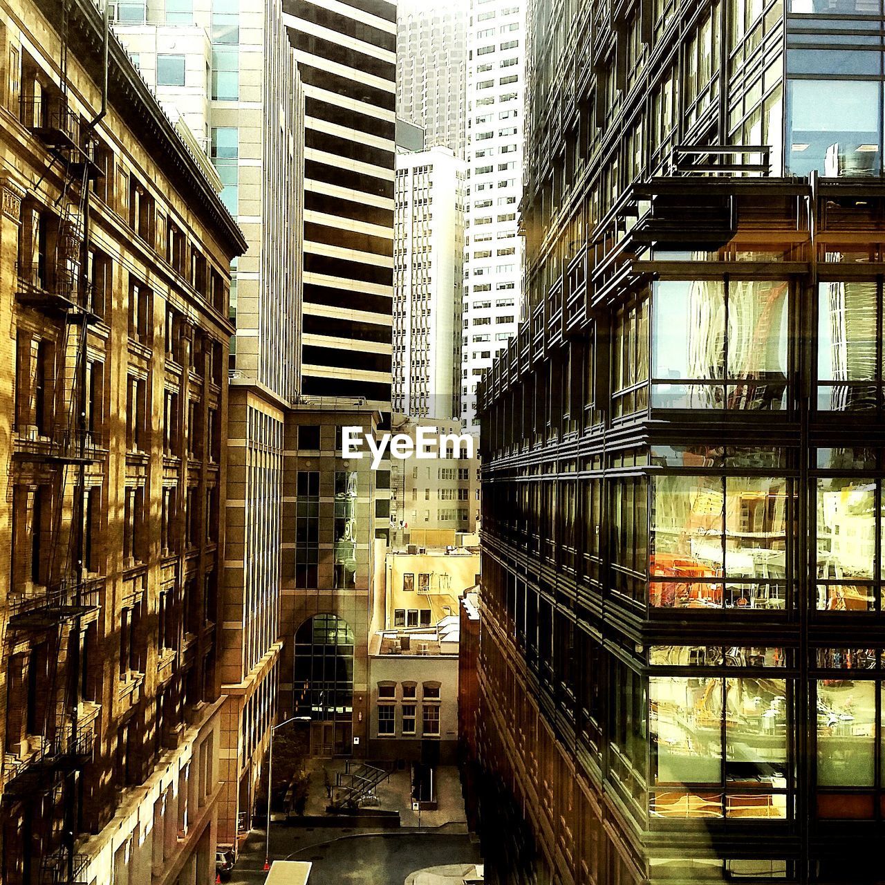 VIEW OF MODERN BUILDINGS IN CITY