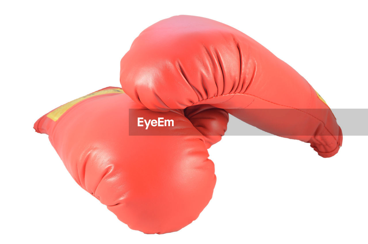 CLOSE-UP OF RED BALLOON AGAINST WHITE BACKGROUND