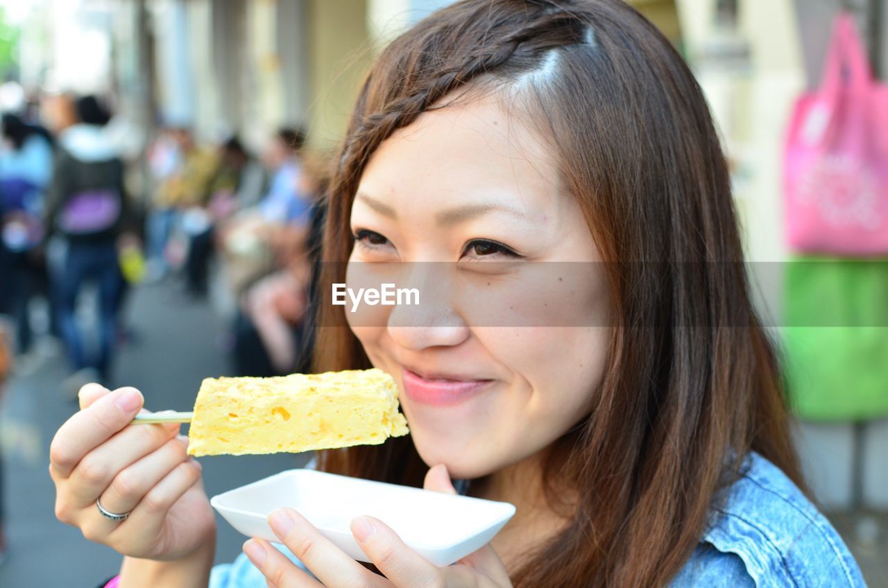 YOUNG WOMAN EATING ICE CREAM