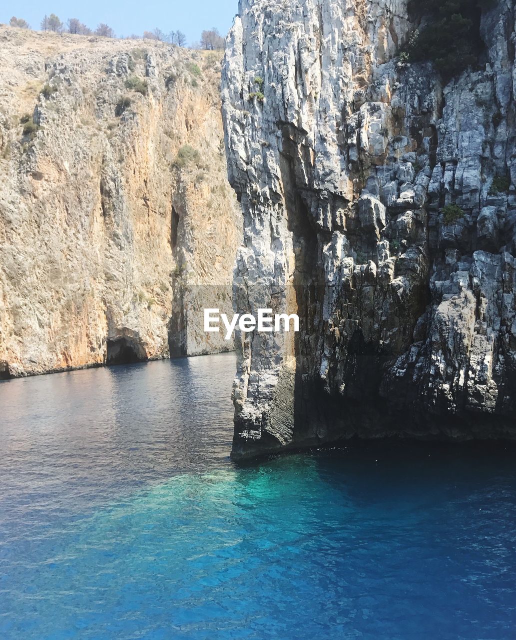 SCENIC VIEW OF SEA AGAINST ROCK FORMATION