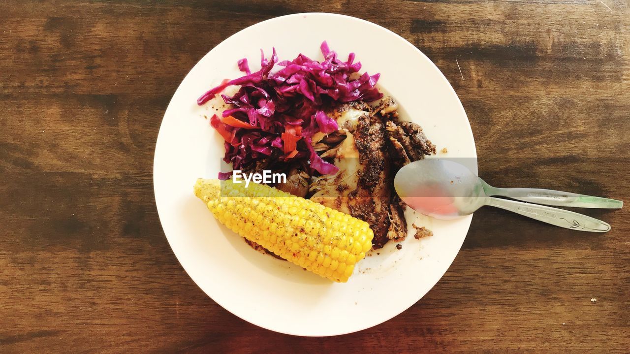 HIGH ANGLE VIEW OF FOOD ON TABLE