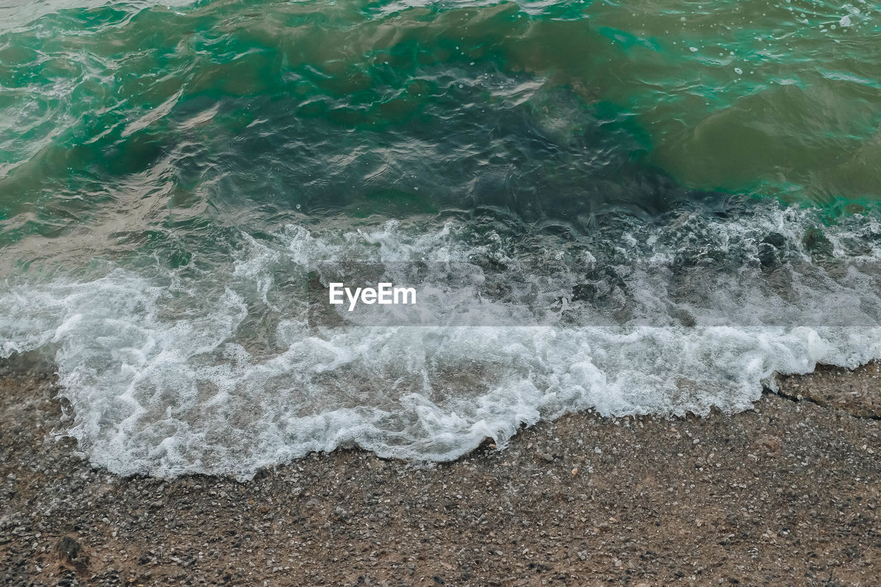 HIGH ANGLE VIEW OF WAVES IN SEA