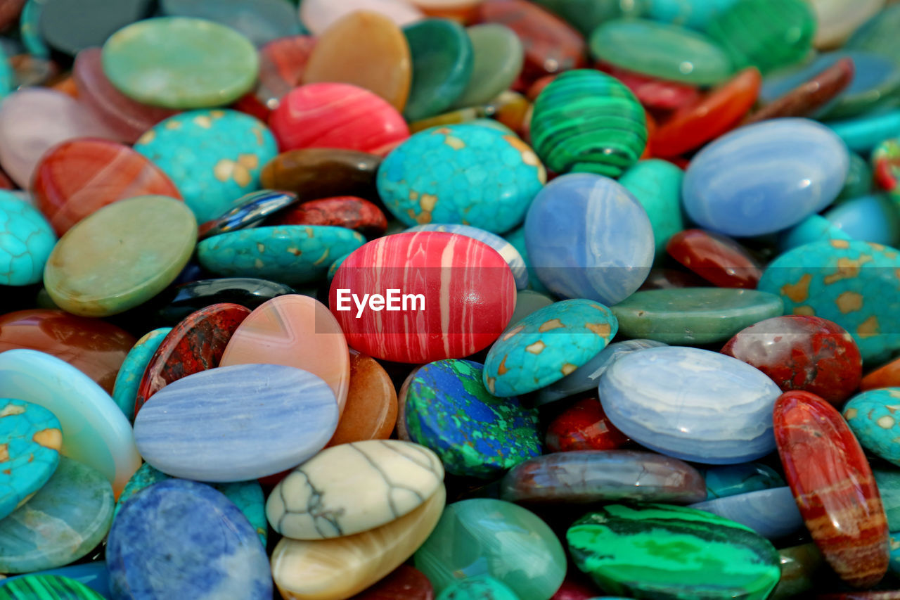 FULL FRAME SHOT OF MULTI COLORED EGGS