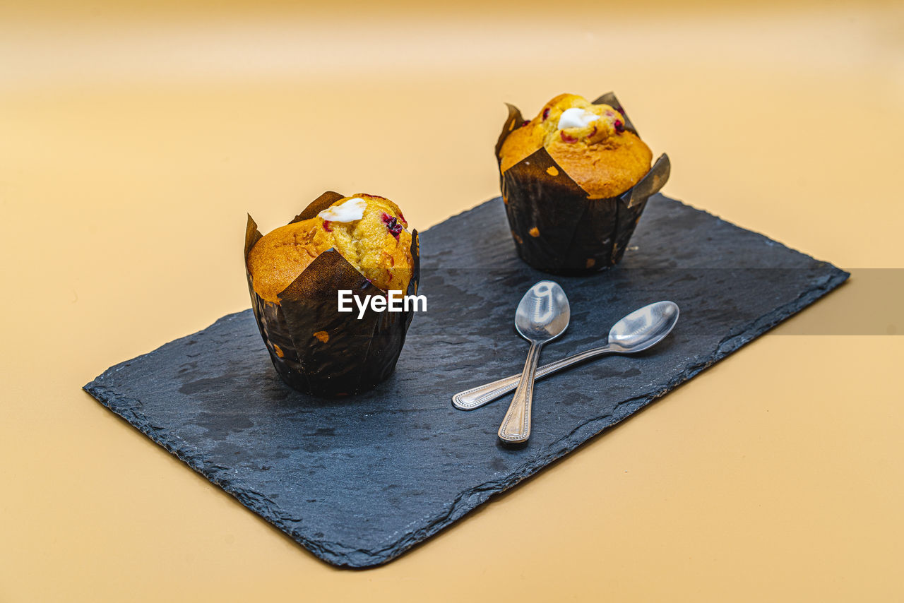 HIGH ANGLE VIEW OF ICE CREAM ON WOODEN TABLE