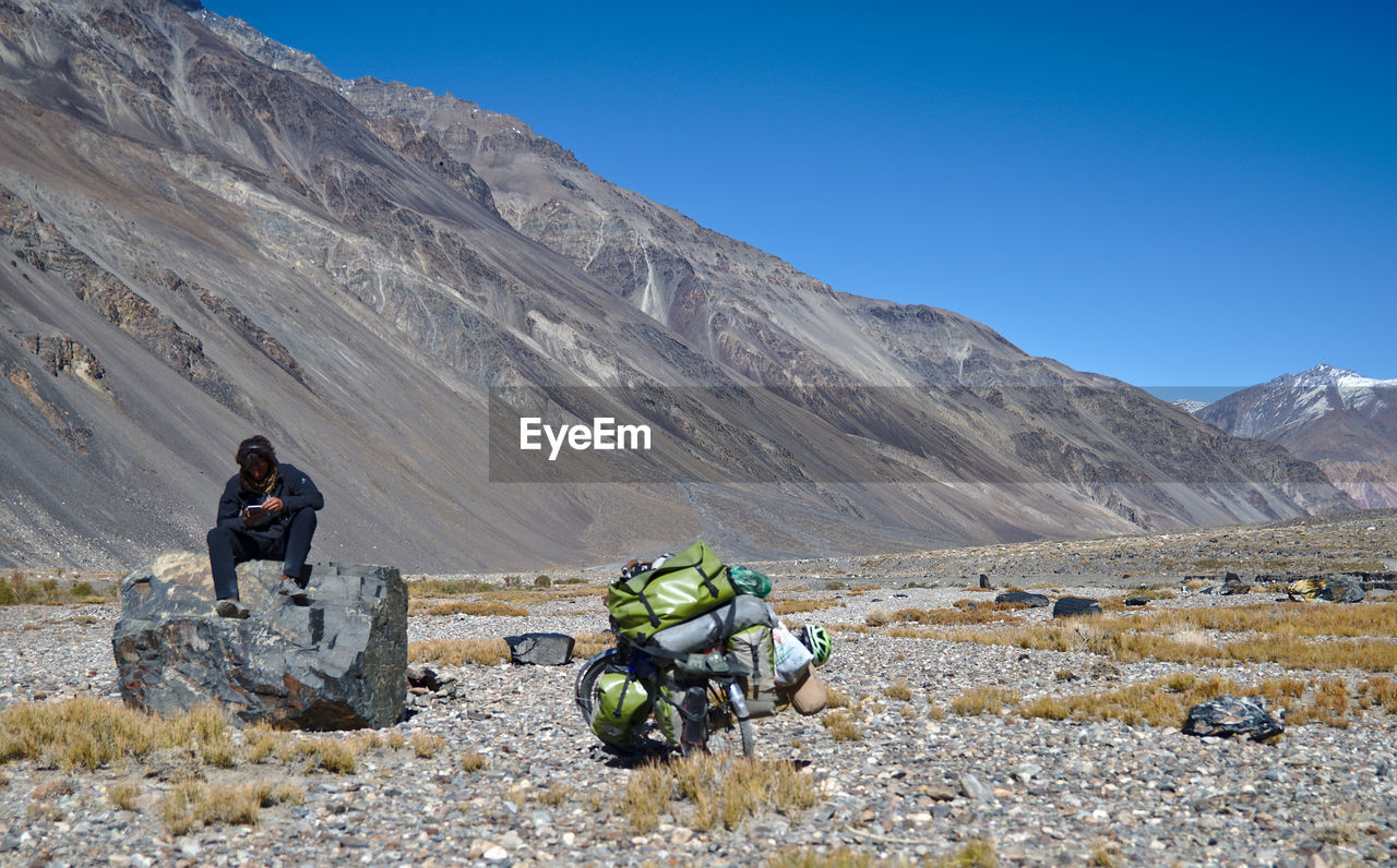 PANORAMIC VIEW OF LANDSCAPE AGAINST MOUNTAINS